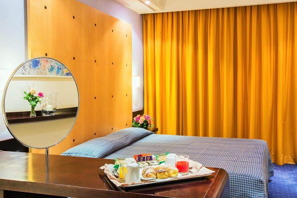 Hotel Degli Imperatori Roma Esterno foto