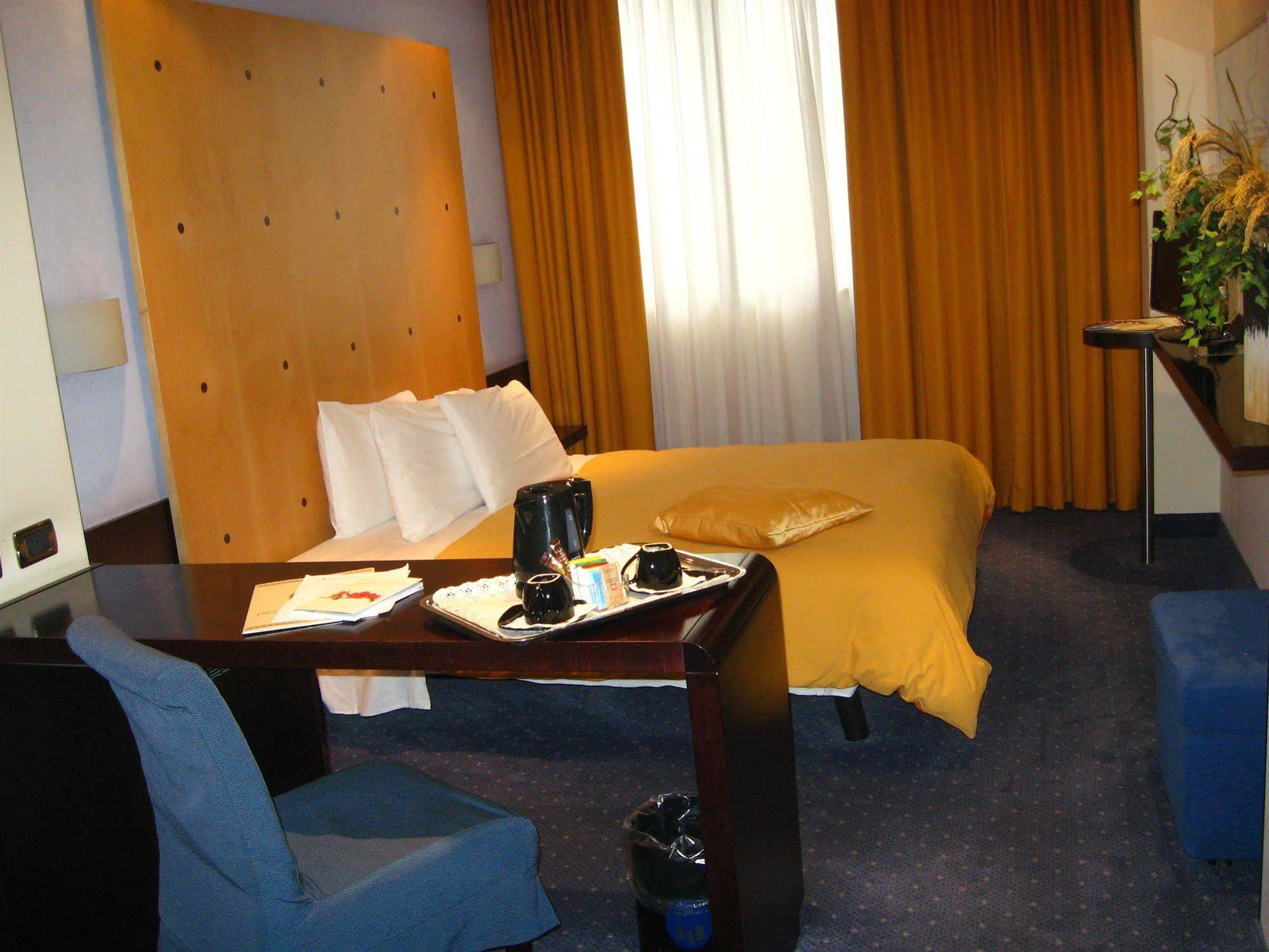 Hotel Degli Imperatori Roma Esterno foto